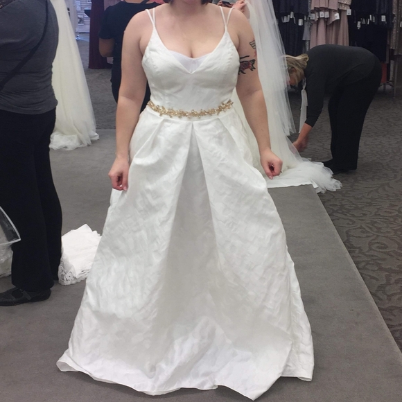 Wedding Dress - Picture 1 of 2